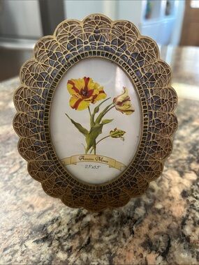 Vintage Ashley Manor Antique-Style Gold Oval Filigree Picture Frame - Gold